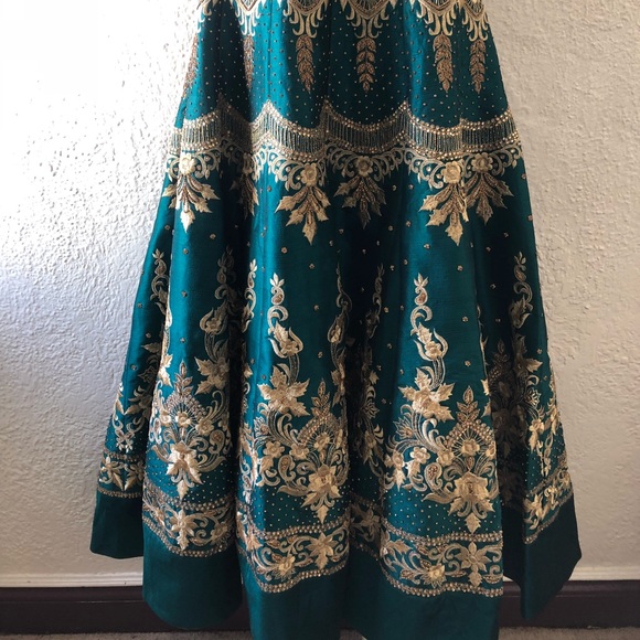 Emerald & Gold Indian Two-Piece - Picture 4 of 4